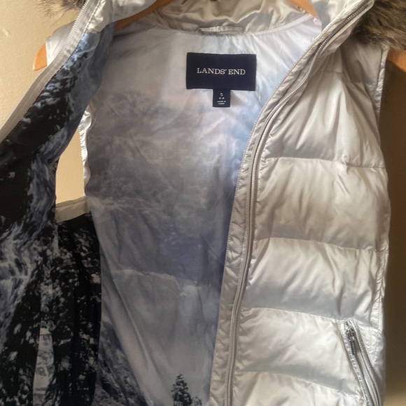 Land’s End silver puffer vest - Picture 7 of 9